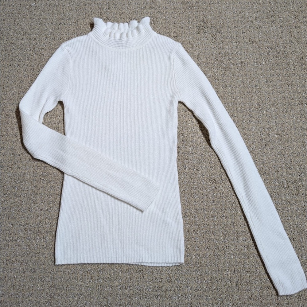 Atmosphere cream sweater